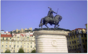 Lisbon Statue and view to the Castle.